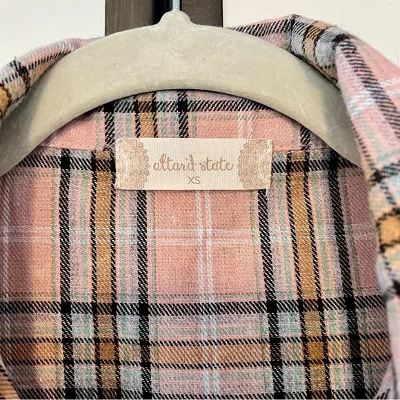 NWT Altar'd State Pink and Tan Plaid Cropped Flannel XS Graphic Detail on Back - Picture 9 of 11